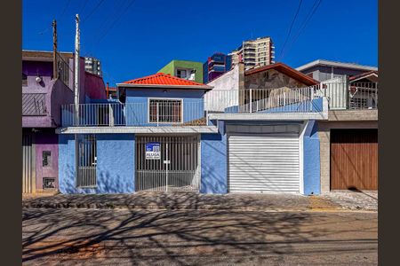 Casa para alugar com 157m², 2 quartos e 2 vagas Casa para alugar com 157m², 2 quartos e 2 vagasFachada