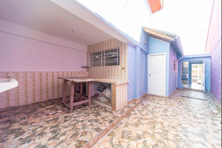 Casa para alugar com 157m², 2 quartos e 2 vagas Casa para alugar com 157m², 2 quartos e 2 vagasÁrea externa - Fundos
