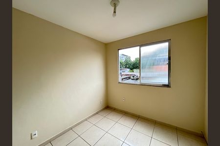 Quarto 2 de casa para alugar com 2 quartos, 40m² em Bento Ribeiro, Rio de Janeiro