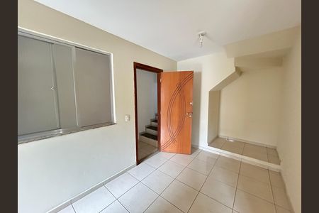 Sala de casa para alugar com 2 quartos, 40m² em Bento Ribeiro, Rio de Janeiro