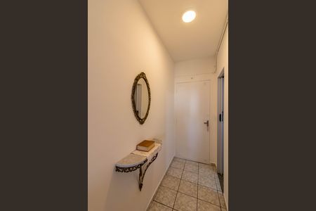 Entrada de kitnet/studio para alugar com 0 quarto, 38m² em Jardim Santa Edwirges, Guarulhos