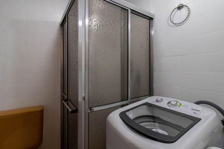Banheiro de kitnet/studio para alugar com 0 quarto, 38m² em Jardim Santa Edwirges, Guarulhos