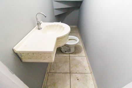 Casa para alugar com 100m², 2 quartos e 2 vagasLavabo