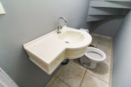 Casa para alugar com 100m², 2 quartos e 2 vagasLavabo