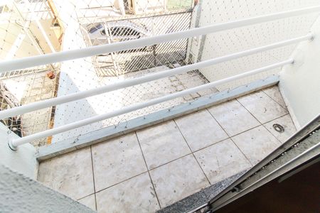 Casa para alugar com 100m², 2 quartos e 2 vagasSacada do Quarto 1