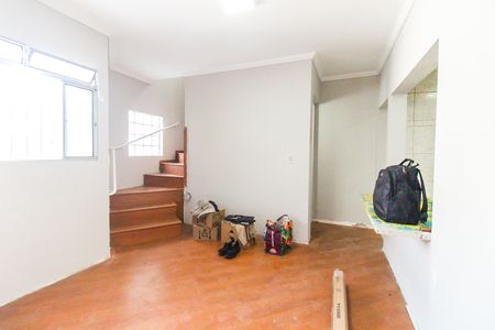 Casa para alugar com 100m², 2 quartos e 2 vagasSala