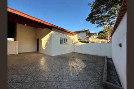 Casa para alugar com 98m², 2 quartos e 3 vagas Casa para alugar com 98m², 2 quartos e 3 vagasÁrea externa