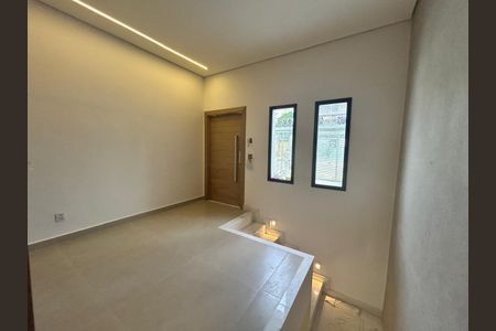 Sala de casa à venda com 3 quartos, 200m² em Planalto, Belo Horizonte