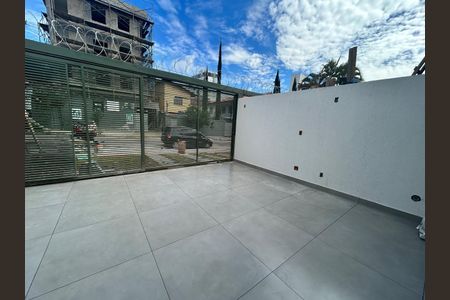 Casa à venda com 200m², 3 quartos e 2 vagas Casa à venda com 200m², 3 quartos e 2 vagasÁrea externa