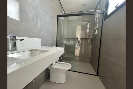 Casa à venda com 200m², 3 quartos e 2 vagas Casa à venda com 200m², 3 quartos e 2 vagasBanheiro