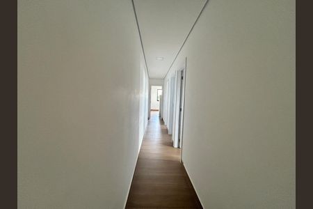 Casa à venda com 200m², 3 quartos e 2 vagas Casa à venda com 200m², 3 quartos e 2 vagasCorredor
