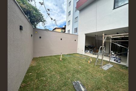 Casa à venda com 200m², 3 quartos e 2 vagas Casa à venda com 200m², 3 quartos e 2 vagasÁrea externa