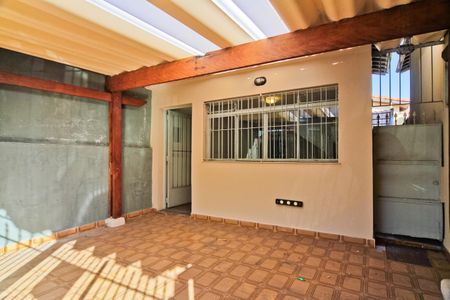 Casa para alugar com 92m², 2 quartos e 2 vagas Casa para alugar com 92m², 2 quartos e 2 vagasÁrea externa