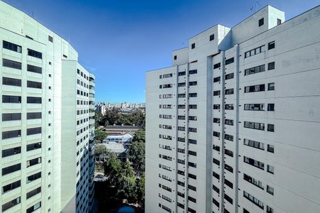Apartamento à venda com 180m², 4 quartos e 3 vagas Apartamento à venda com 180m², 4 quartos e 3 vagasVista da Suíte