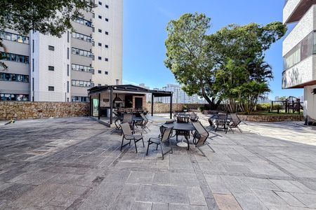 Apartamento à venda com 180m², 4 quartos e 3 vagas Apartamento à venda com 180m², 4 quartos e 3 vagasÁrea comum - Churrasqueira