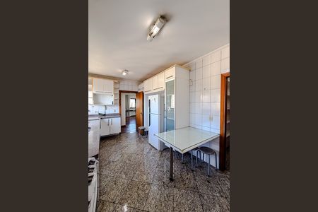 Apartamento à venda com 180m², 4 quartos e 3 vagas Apartamento à venda com 180m², 4 quartos e 3 vagasCozinha