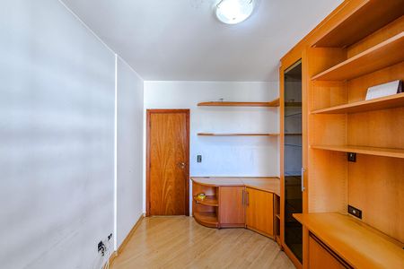 Apartamento à venda com 180m², 4 quartos e 3 vagas Apartamento à venda com 180m², 4 quartos e 3 vagasQuarto 1