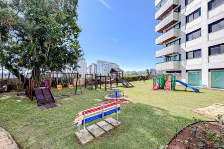 Apartamento à venda com 180m², 4 quartos e 3 vagas Apartamento à venda com 180m², 4 quartos e 3 vagasÁrea comum - Playground