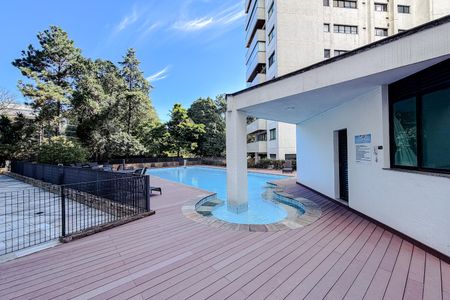 Apartamento à venda com 180m², 4 quartos e 3 vagas Apartamento à venda com 180m², 4 quartos e 3 vagasÁrea comum - Piscina