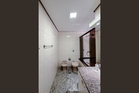 Apartamento à venda com 180m², 4 quartos e 3 vagas Apartamento à venda com 180m², 4 quartos e 3 vagasBanheiro da Suíte