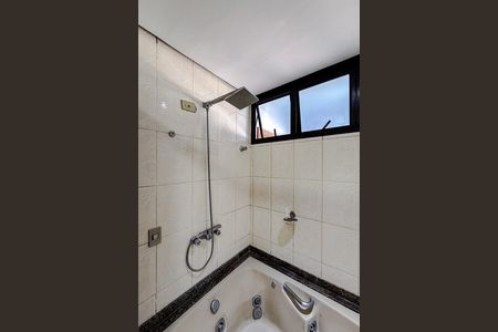 Apartamento à venda com 180m², 4 quartos e 3 vagas Apartamento à venda com 180m², 4 quartos e 3 vagasBanheiro da Suíte