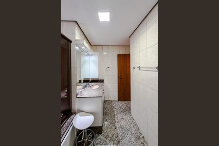 Apartamento à venda com 180m², 4 quartos e 3 vagas Apartamento à venda com 180m², 4 quartos e 3 vagasBanheiro da Suíte