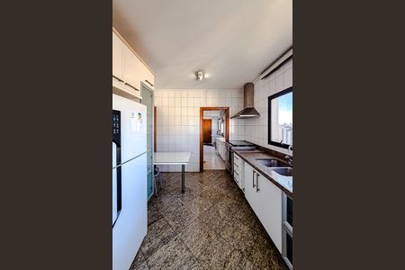 Apartamento à venda com 180m², 4 quartos e 3 vagas Apartamento à venda com 180m², 4 quartos e 3 vagasCozinha