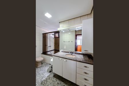 Apartamento à venda com 180m², 4 quartos e 3 vagas Apartamento à venda com 180m², 4 quartos e 3 vagasBanheiro da Suíte