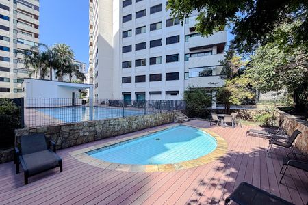 Apartamento à venda com 180m², 4 quartos e 3 vagas Apartamento à venda com 180m², 4 quartos e 3 vagasÁrea comum - Piscina