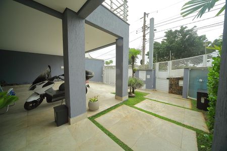 Garagem  de casa à venda com 3 quartos, 290m² em Parque dos Passaros, São Bernardo do Campo