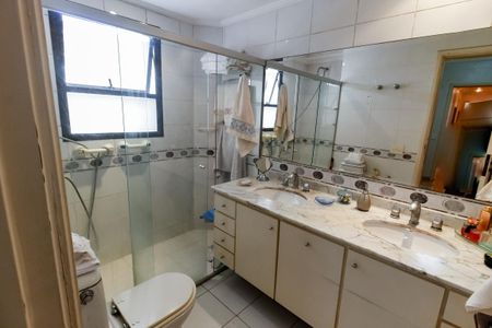 Apartamento à venda com 180m², 4 quartos e 3 vagas Apartamento à venda com 180m², 4 quartos e 3 vagasBanheiro da Suíte