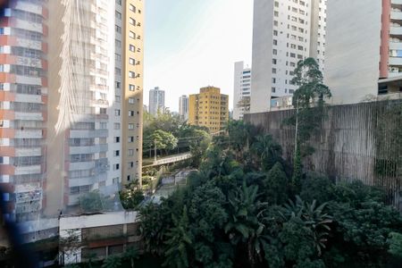 Apartamento à venda com 180m², 4 quartos e 3 vagas Apartamento à venda com 180m², 4 quartos e 3 vagasVista 2 - Varanda