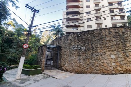 Apartamento à venda com 180m², 4 quartos e 3 vagas Apartamento à venda com 180m², 4 quartos e 3 vagasFachada e portaria