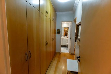 Apartamento à venda com 180m², 4 quartos e 3 vagas Apartamento à venda com 180m², 4 quartos e 3 vagasCloset da suíte