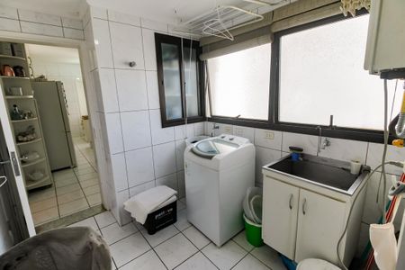 Apartamento à venda com 180m², 4 quartos e 3 vagas Apartamento à venda com 180m², 4 quartos e 3 vagasÁrea de Serviço