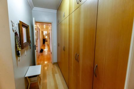 Apartamento à venda com 180m², 4 quartos e 3 vagas Apartamento à venda com 180m², 4 quartos e 3 vagasCloset da suíte