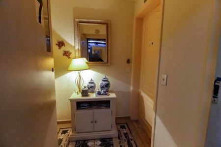 Apartamento à venda com 180m², 4 quartos e 3 vagas Apartamento à venda com 180m², 4 quartos e 3 vagasHall social