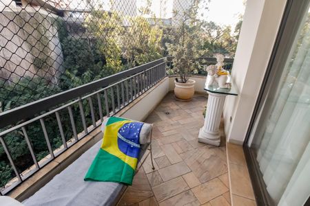 Apartamento à venda com 180m², 4 quartos e 3 vagas Apartamento à venda com 180m², 4 quartos e 3 vagasVaranda da Sala