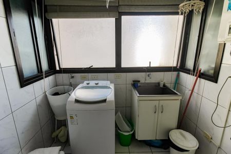 Apartamento à venda com 180m², 4 quartos e 3 vagas Apartamento à venda com 180m², 4 quartos e 3 vagasÁrea de Serviço