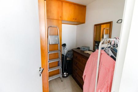 Apartamento à venda com 180m², 4 quartos e 3 vagas Apartamento à venda com 180m², 4 quartos e 3 vagasQuarto de Serviço