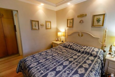 Apartamento à venda com 180m², 4 quartos e 3 vagas Apartamento à venda com 180m², 4 quartos e 3 vagasSuíte
