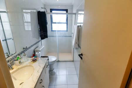 Apartamento à venda com 180m², 4 quartos e 3 vagas Apartamento à venda com 180m², 4 quartos e 3 vagasBanheiro Corredor