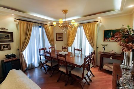 Apartamento à venda com 180m², 4 quartos e 3 vagas Apartamento à venda com 180m², 4 quartos e 3 vagasSala 1