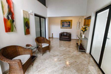 Apartamento à venda com 180m², 4 quartos e 3 vagas Apartamento à venda com 180m², 4 quartos e 3 vagasHall de entrada