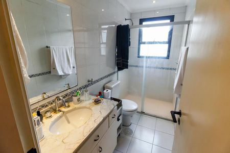Apartamento à venda com 180m², 4 quartos e 3 vagas Apartamento à venda com 180m², 4 quartos e 3 vagasBanheiro Corredor