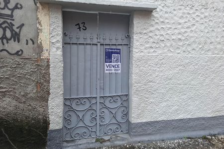 Casa à venda com 80m², 3 quartos e sem vaga Casa à venda com 80m², 3 quartos e sem vagaFachada