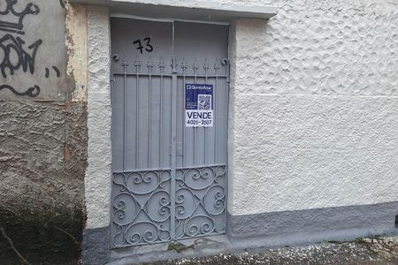 Casa à venda com 80m², 3 quartos e sem vaga Casa à venda com 80m², 3 quartos e sem vagaFachada