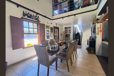 Sala de casa de condomínio para alugar com 2 quartos, 290m² em Jansen, Gravataí