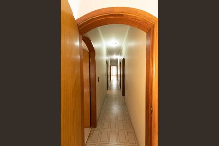 Casa à venda com 232m², 4 quartos e 5 vagasCorredor