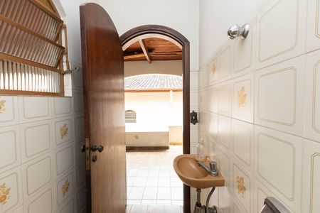 Casa à venda com 232m², 4 quartos e 5 vagasBanheiro 4